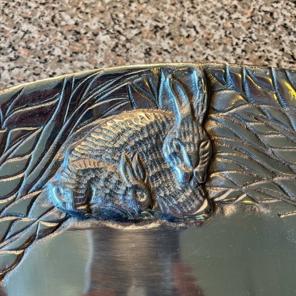 Bunny/Rabbit Metalware Tray with Handles - Picture 6 of 8